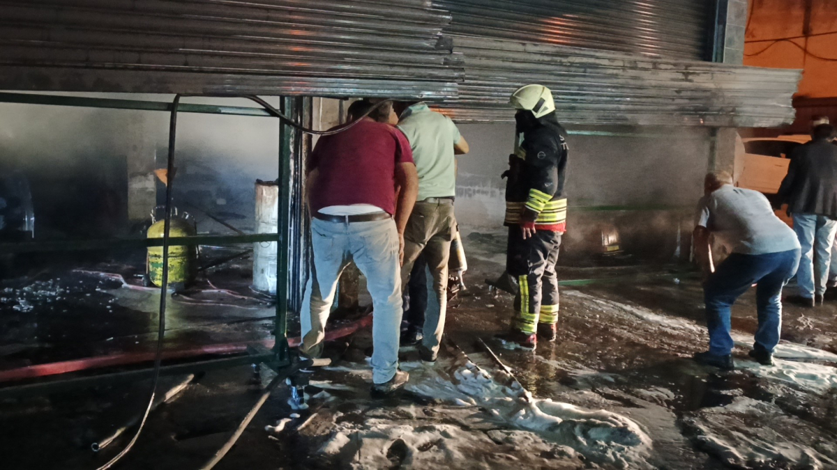 Bafra'da sanayi sitesinde korkutan yangın: İş yerinde büyük hasar