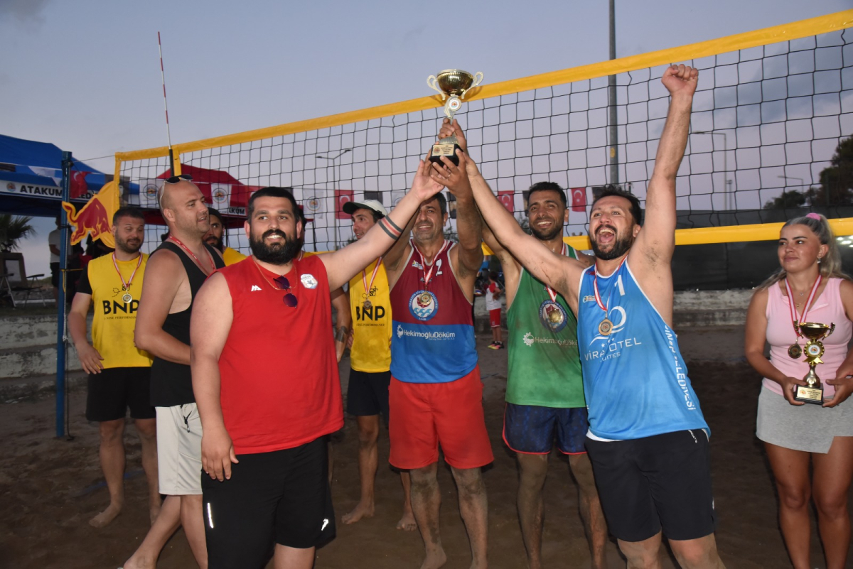 Atakum Belediyesi Plaj Voleybolu Turnuvası spor tutkunlarını sahilde buluşturdu