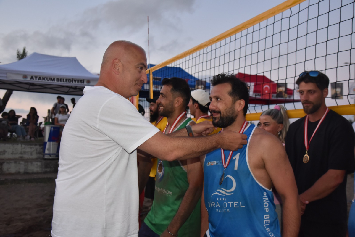 Atakum Belediyesi Plaj Voleybolu Turnuvası spor tutkunlarını sahilde buluşturdu