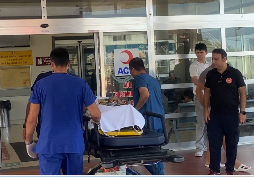 Vurulan gemideki iki yaralı mürettebat Samsun’a getirildi