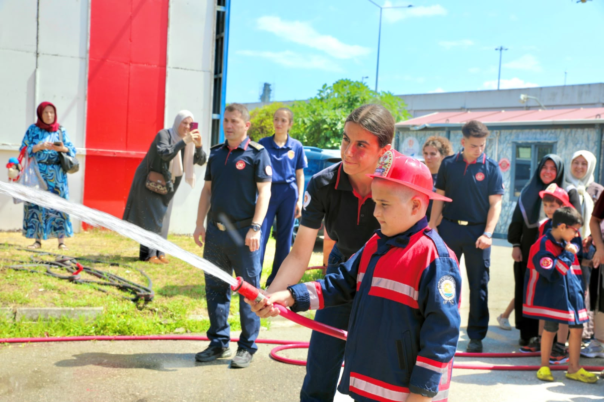 Özel çocuklar itfaiyecilik mesleğini uygulamalı öğrendi