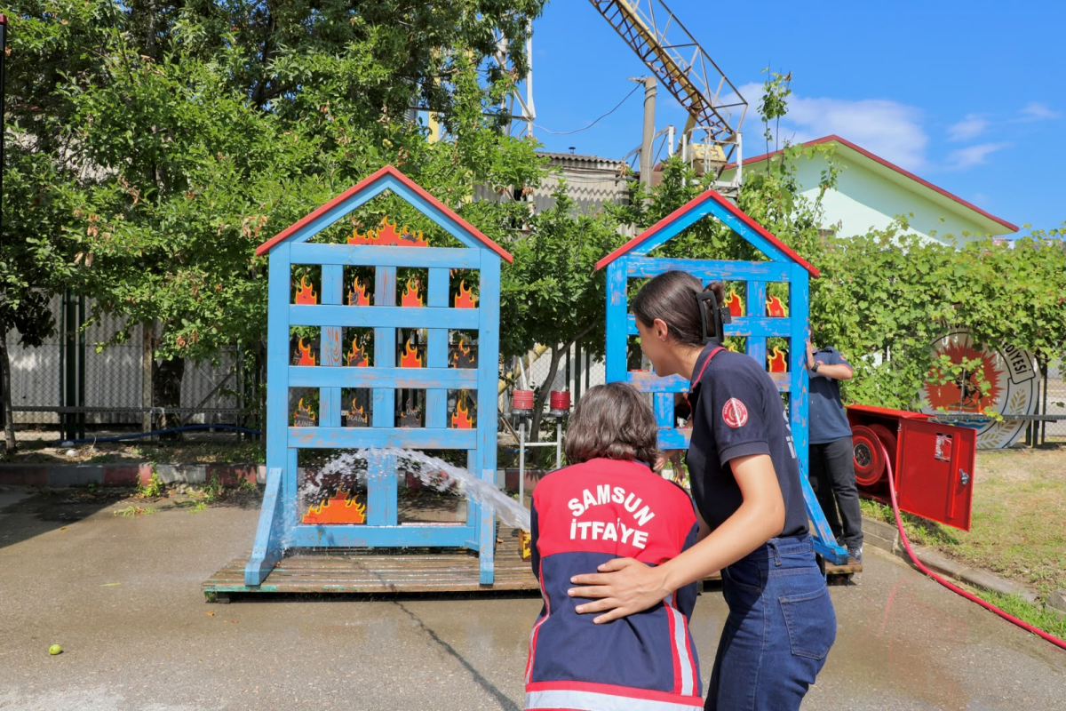 Özel çocuklar itfaiyecilik mesleğini uygulamalı öğrendi