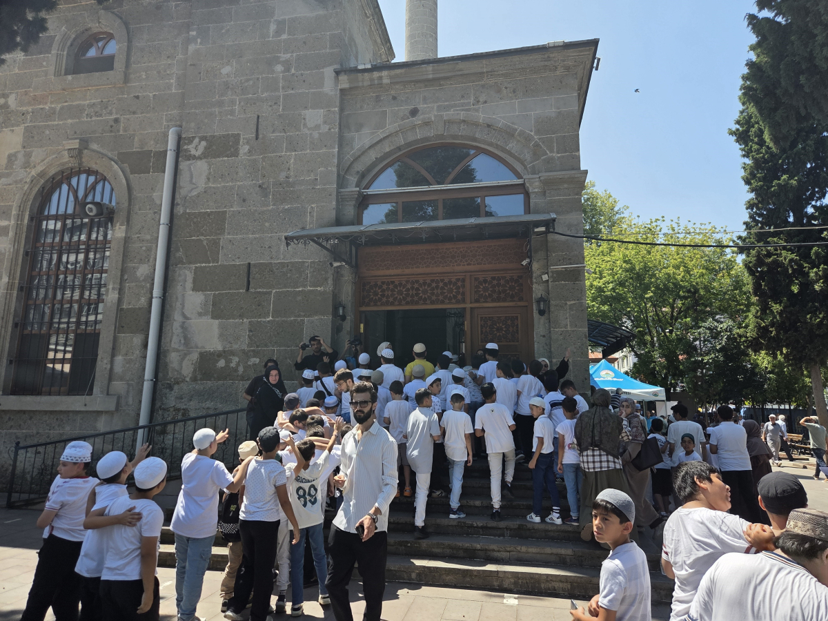 Samsun'da 2 bin Kur'an kursu öğrencisi camiye akın etti