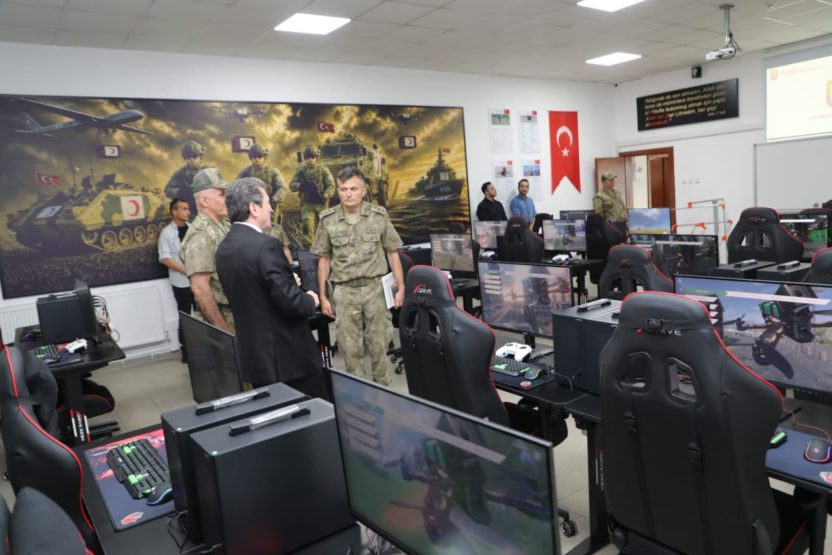 Vali Tavlı, askeri eğitim alanlarını inceledi