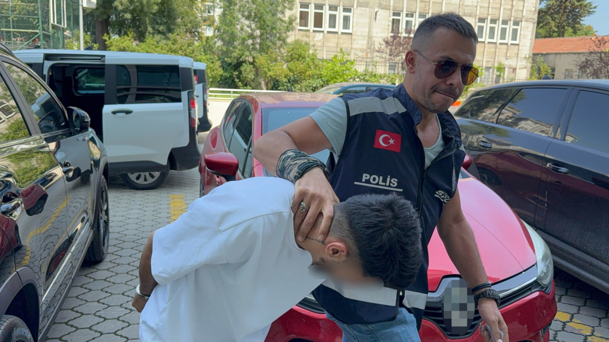 Kız arkadaşının kollarını kızgın kepçeyle yaktı