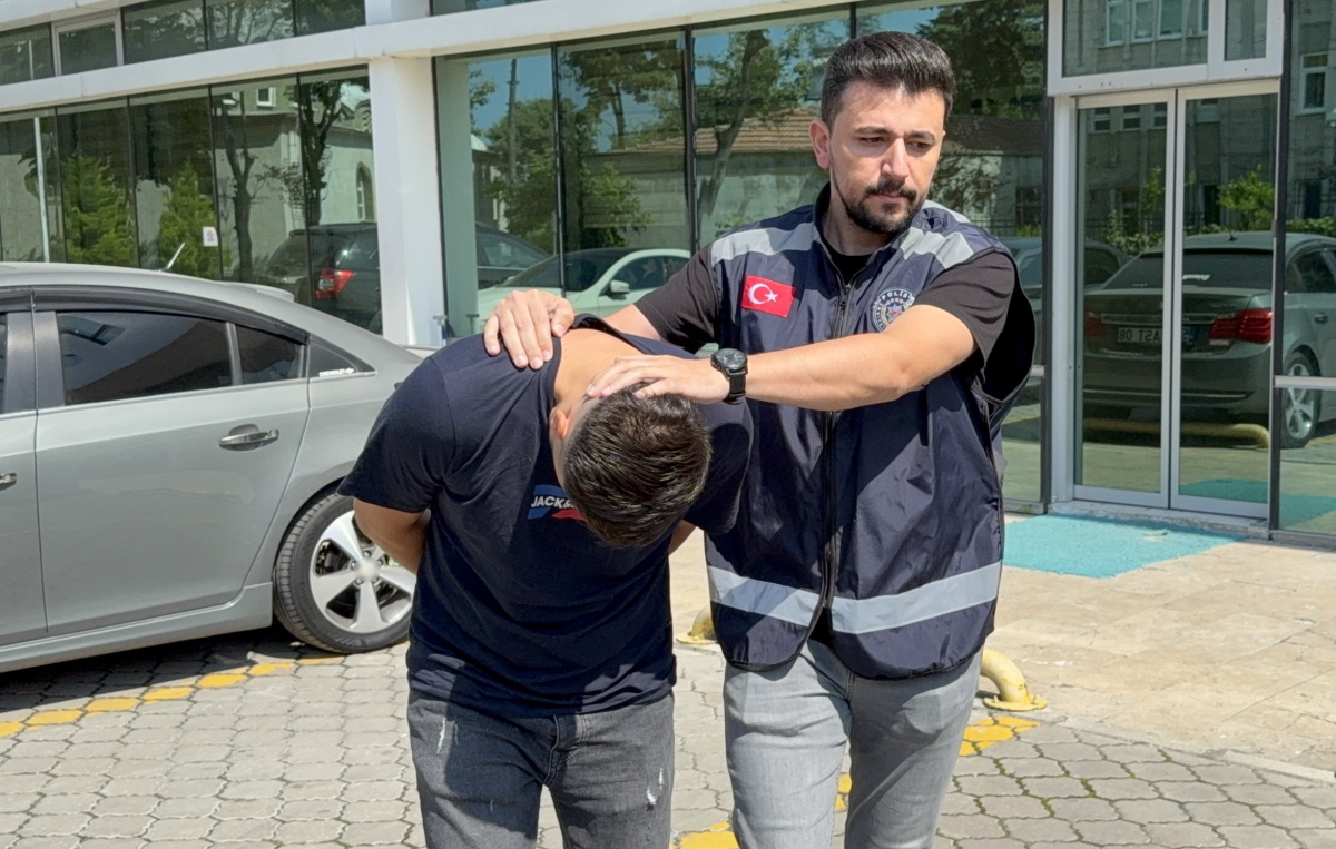 Akülü çocuk aracının tekerleğine zulalanmış metamfetamin ile yakalanan şahıs tutuklandı