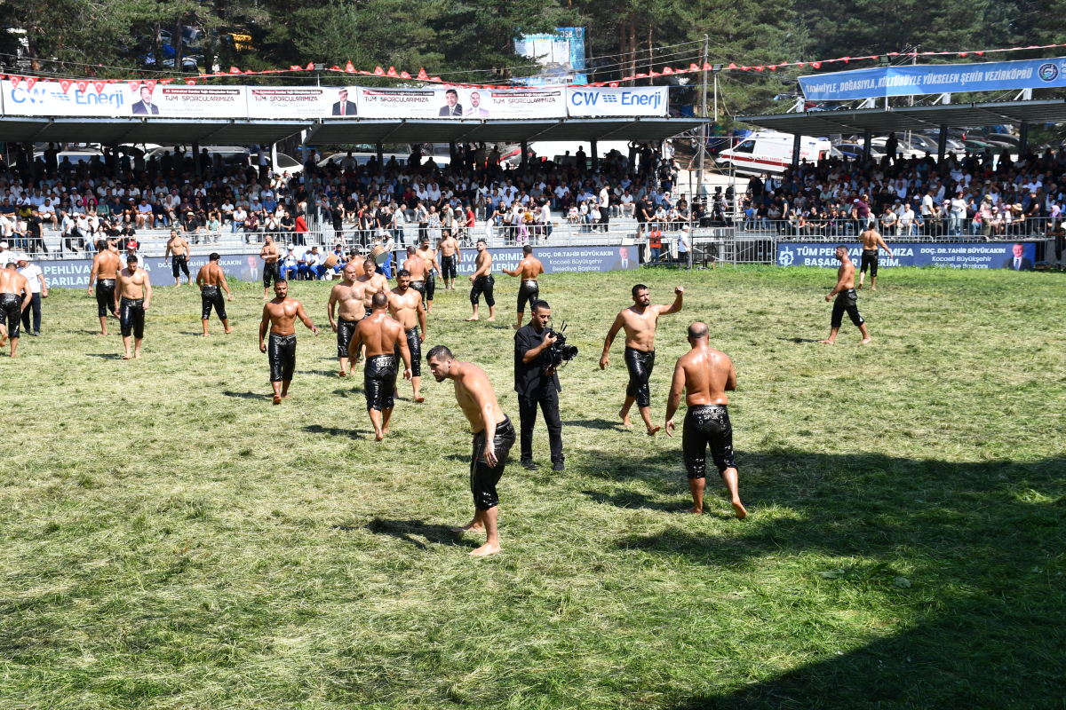 Vezirköprü'de Geleneksel Kunduz Yağlı Güreşleri gerçekleştirildi