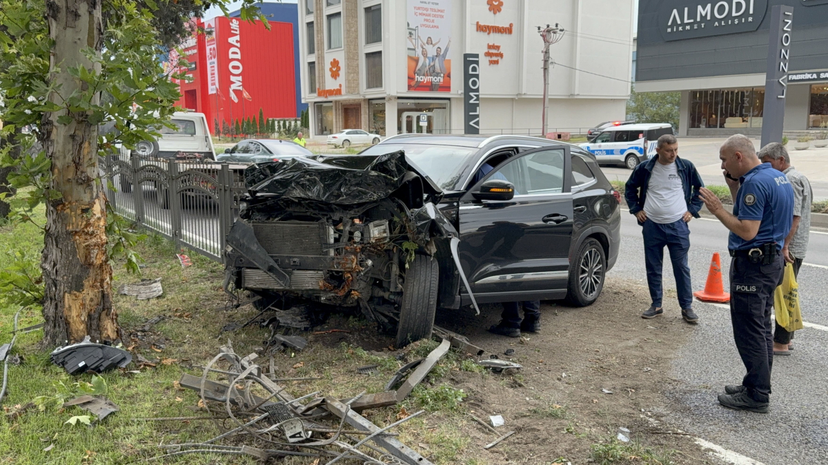 Samsun'da SUV araç ile otomobil çarpıştı: 2 yaralı