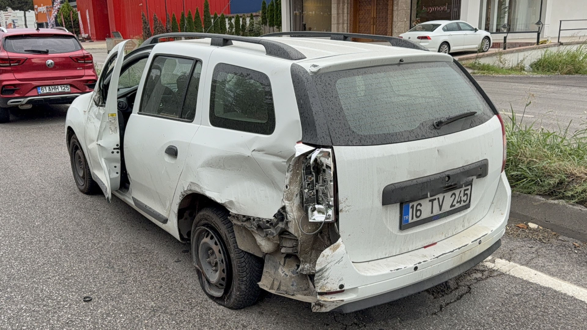 Samsun'da SUV araç ile otomobil çarpıştı: 2 yaralı