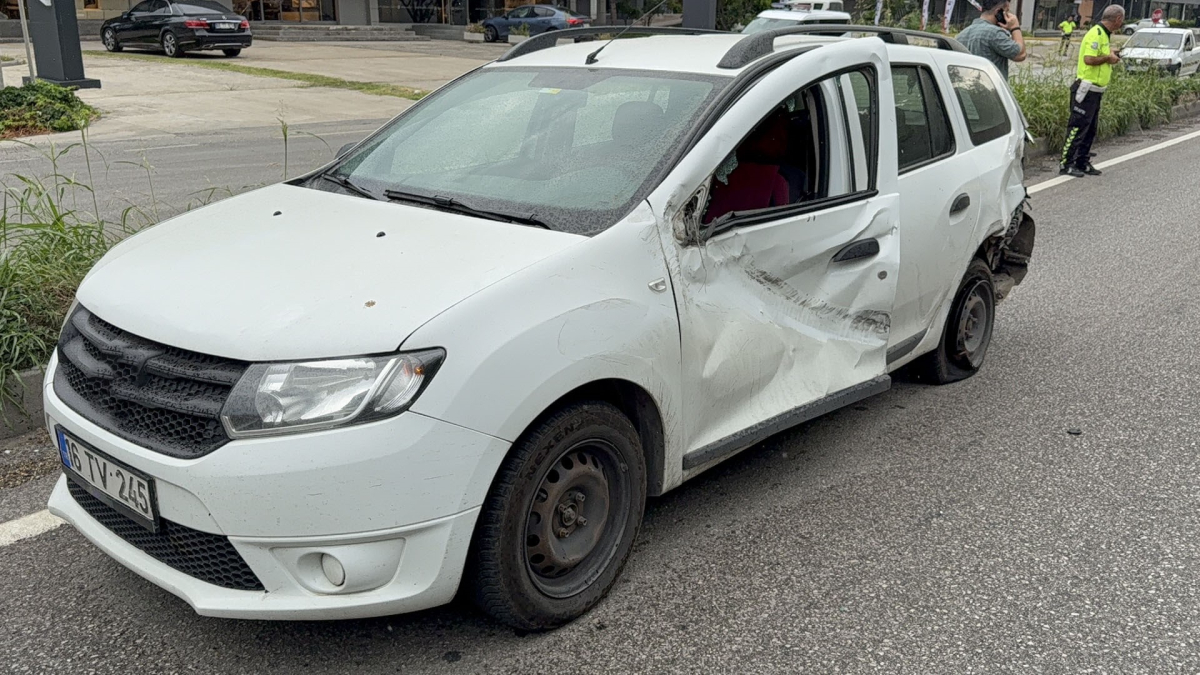 Samsun'da SUV araç ile otomobil çarpıştı: 2 yaralı