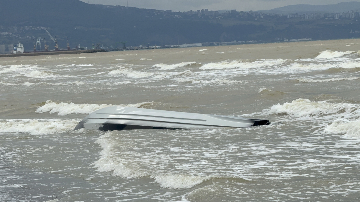 Samsun'da sahile insansız deniz aracı vurdu