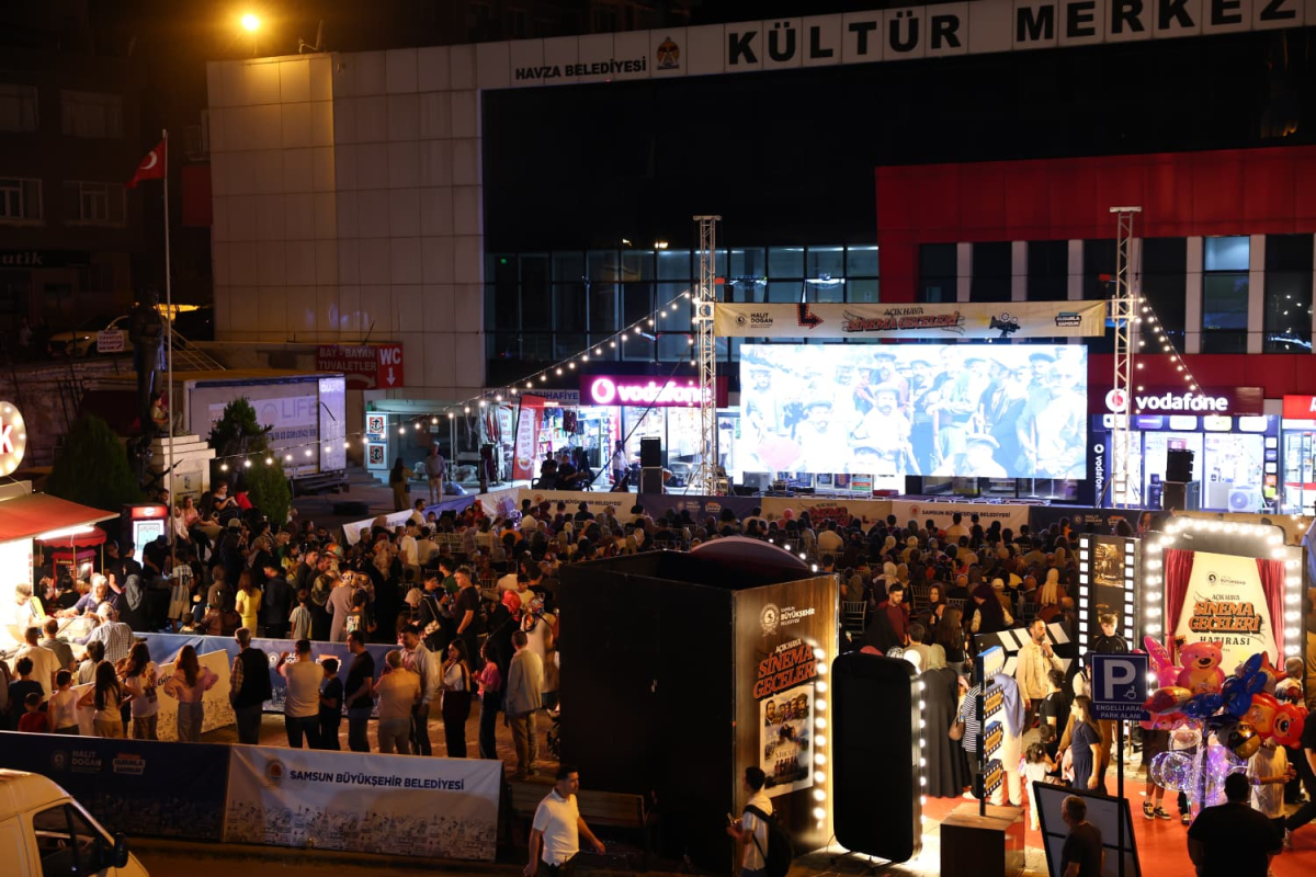 BÜYÜKŞEHİR’İN AÇIK HAVA SİNEMA GECELERİ İLE SAMSUN’UN YAZ AKŞAMLARI RENKLENİYOR