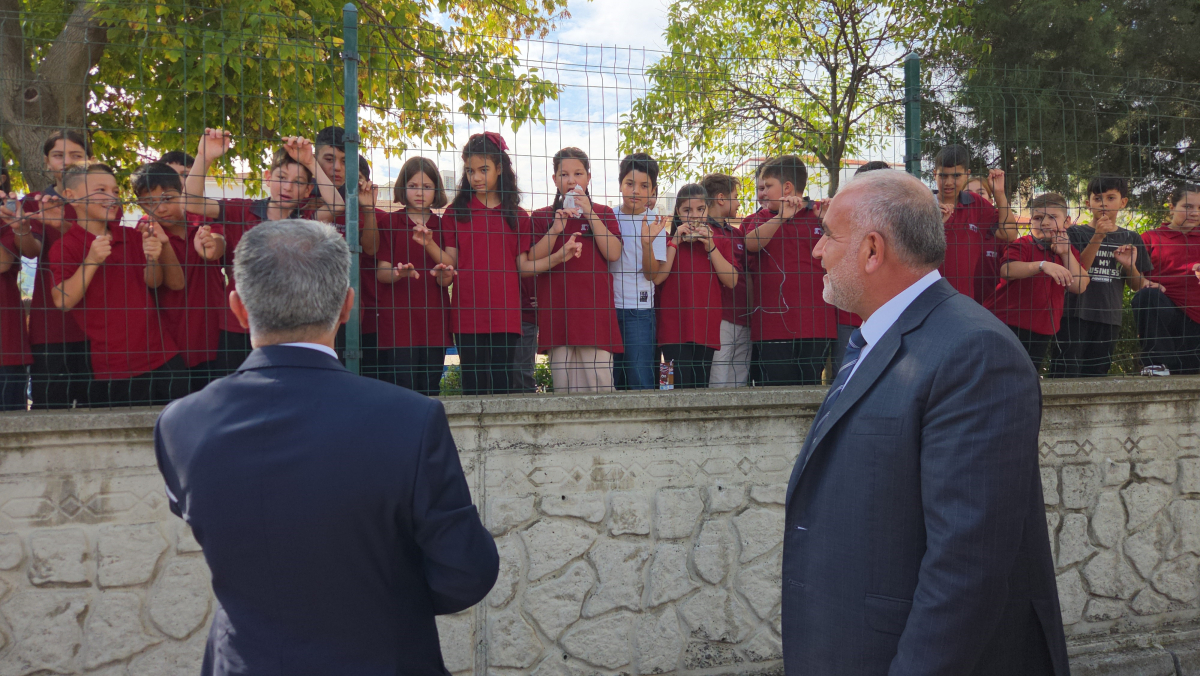 Canik’te birinci sınıf öğrencilerine çanta ve kırtasiye seti dağıtıldı
