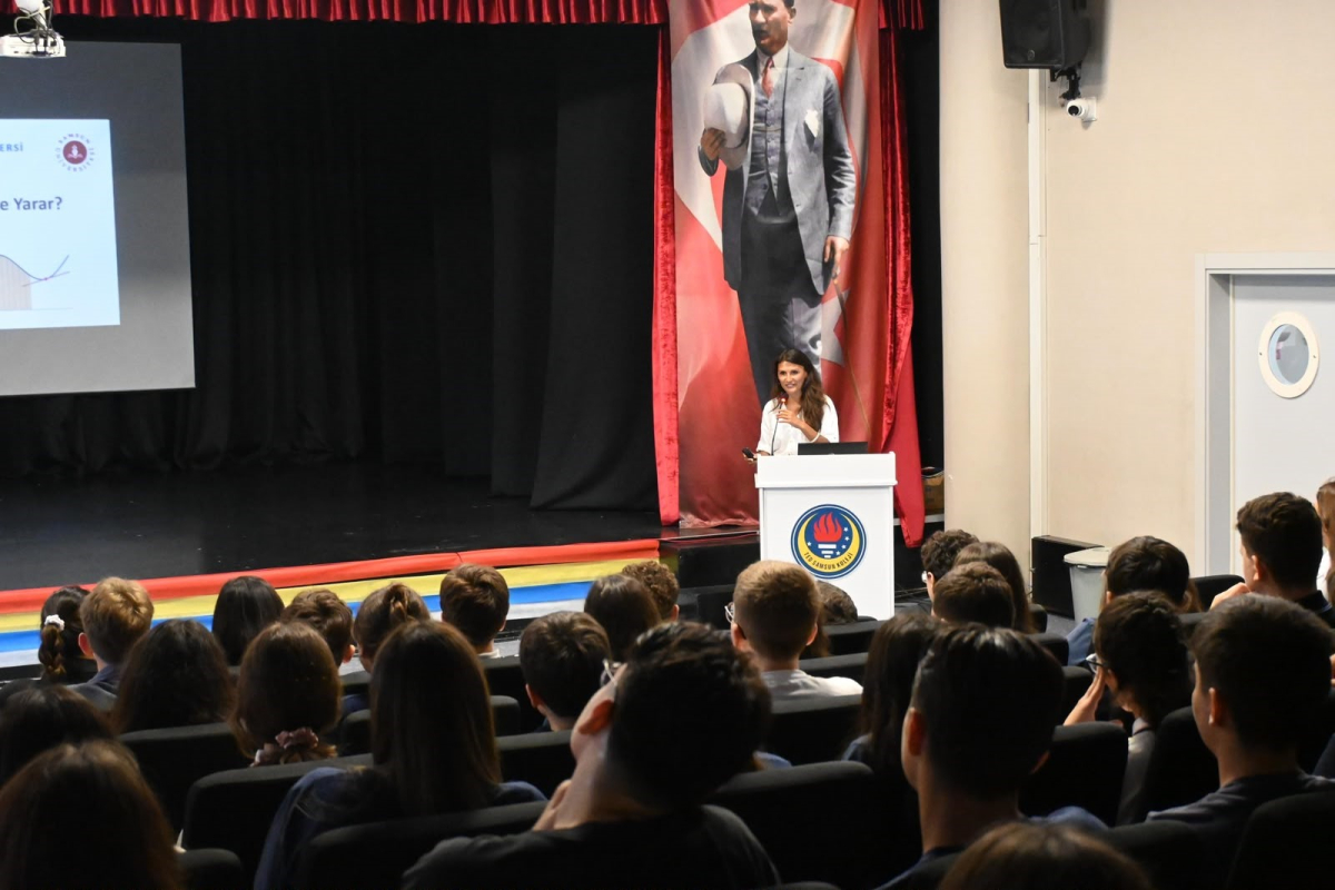 Samsun’da 30 akademisyen 30 lisede öğrencilerle buluştu