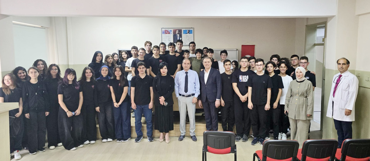 Samsun’da 30 akademisyen 30 lisede öğrencilerle buluştu