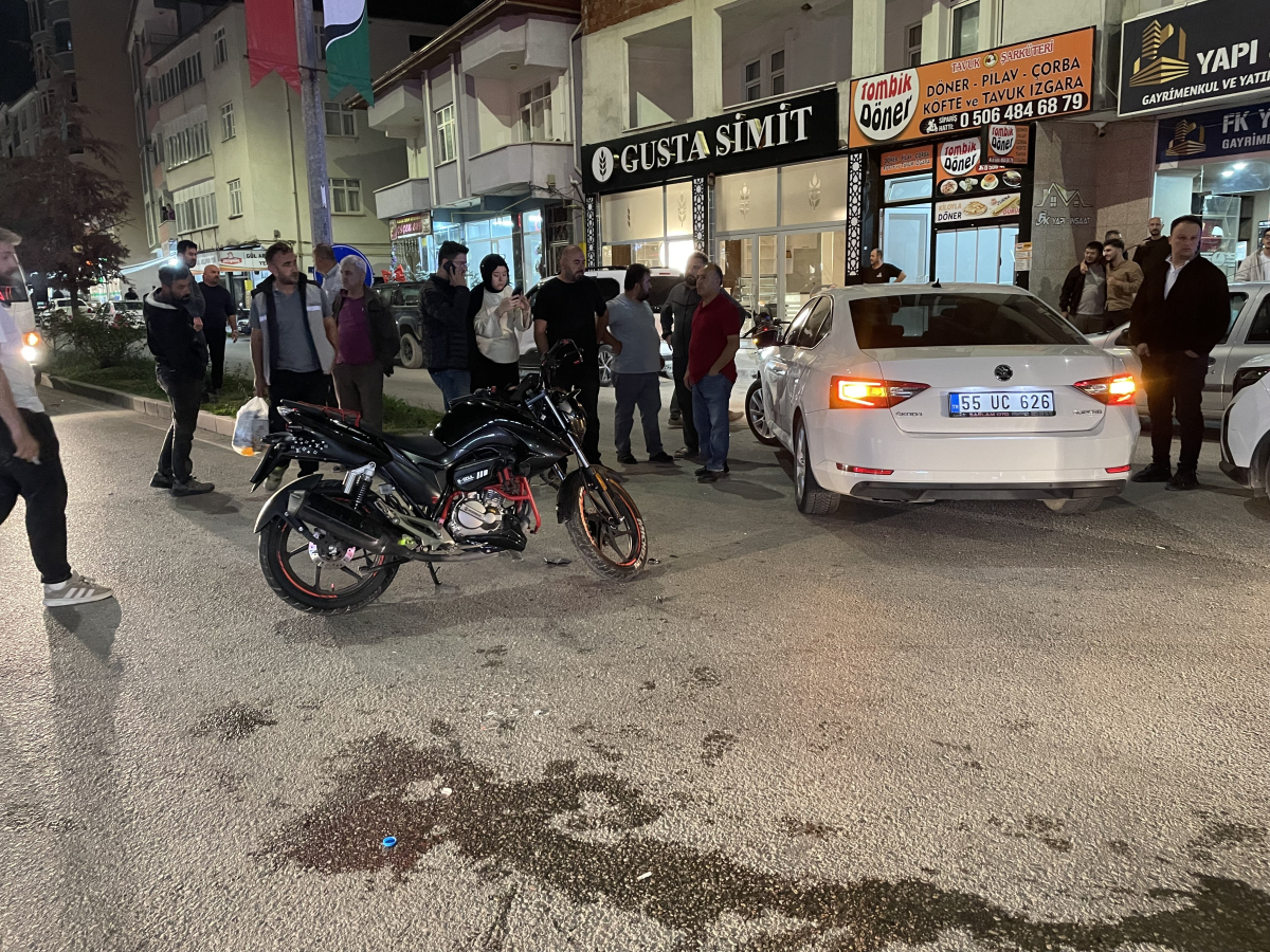 Kavak’ta motosiklet ile otomobil çarpıştı: 1 yaralı