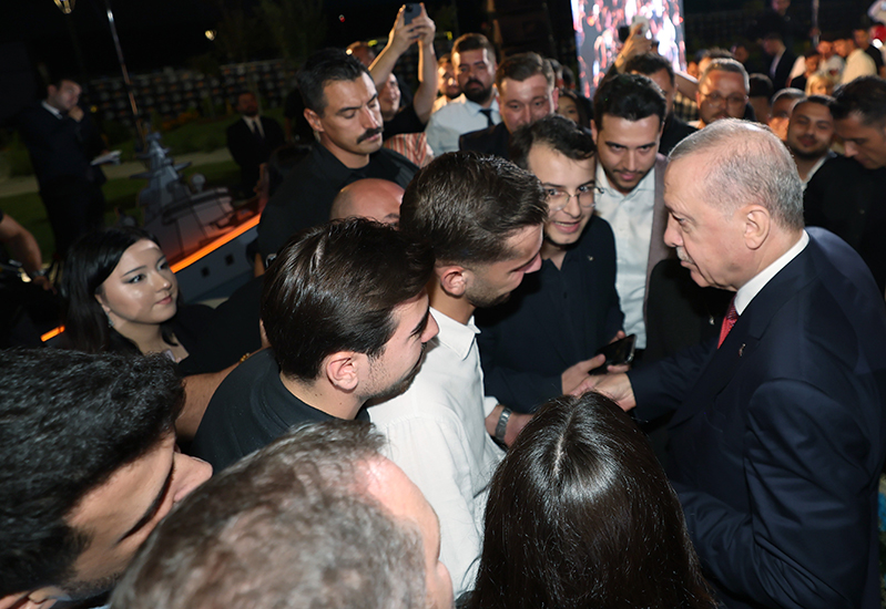 PETEK GENÇ CUMHURBAŞKANI ERDOĞAN’I AĞIRLADI