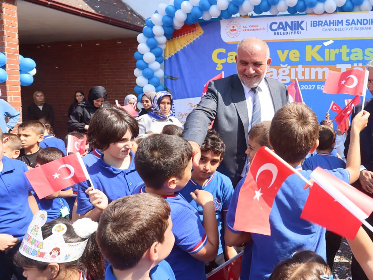 Türkiye'nin nüfusa kayıtlı ilk insansı robotu okulda
