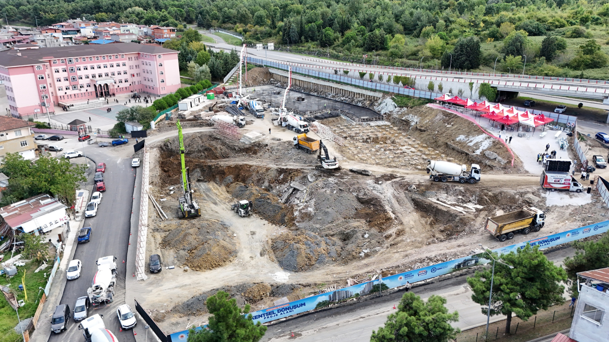 KENTSEL DÖNÜŞÜM 1. ETAPTA İLK KAZMA VURULDU