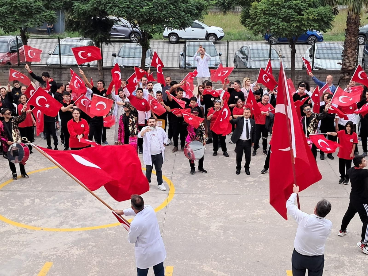 Samsun'da özel öğrencilerden İlköğretim Haftası'na renkli kutlama