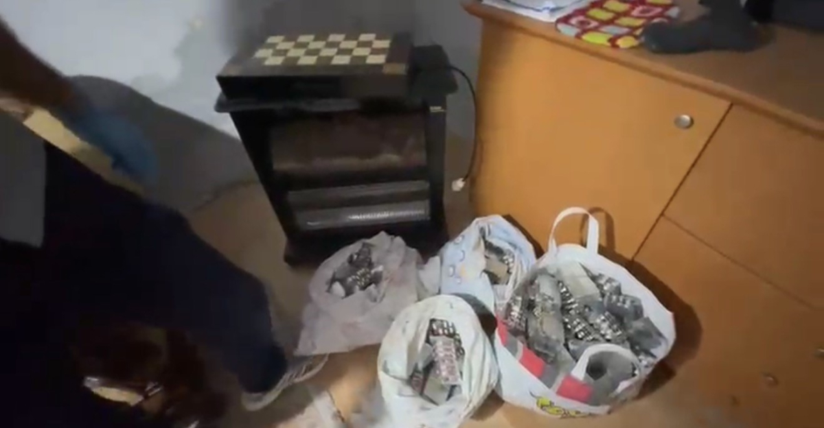 Samsun'da ikamette 13 bin 48 sentetik ecza hap ele geçirildi