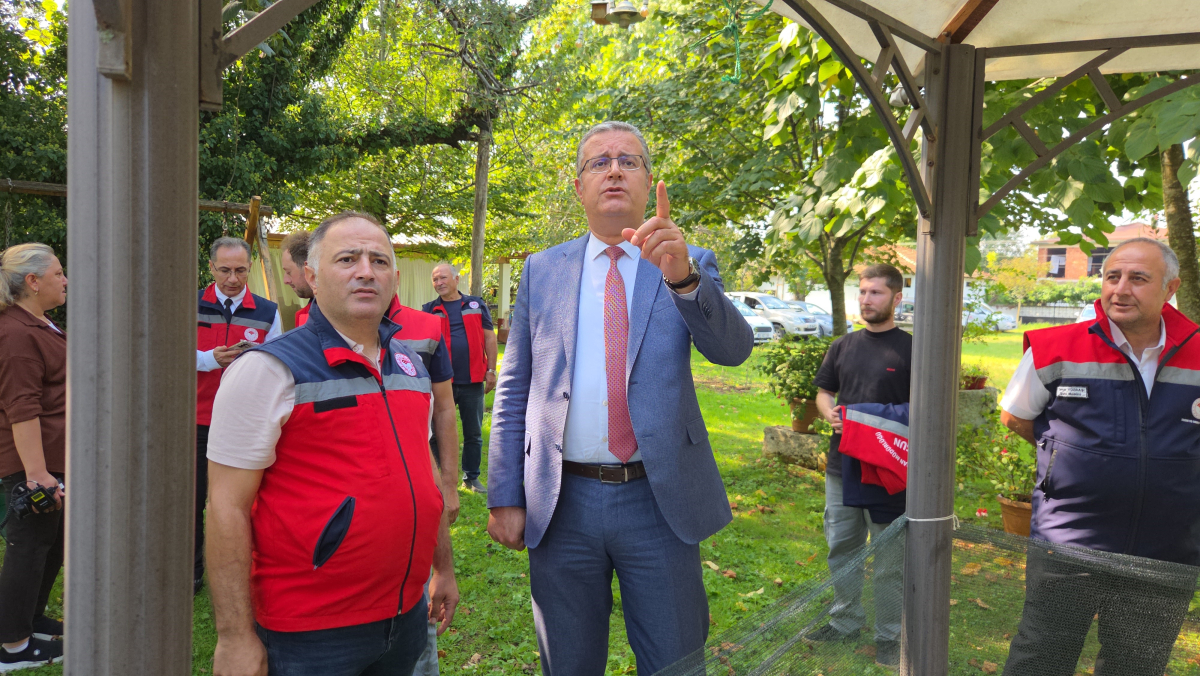Meyve ve sebze düşmanı kokarcalar önce cezbediliyor, sonra öldürülüyor