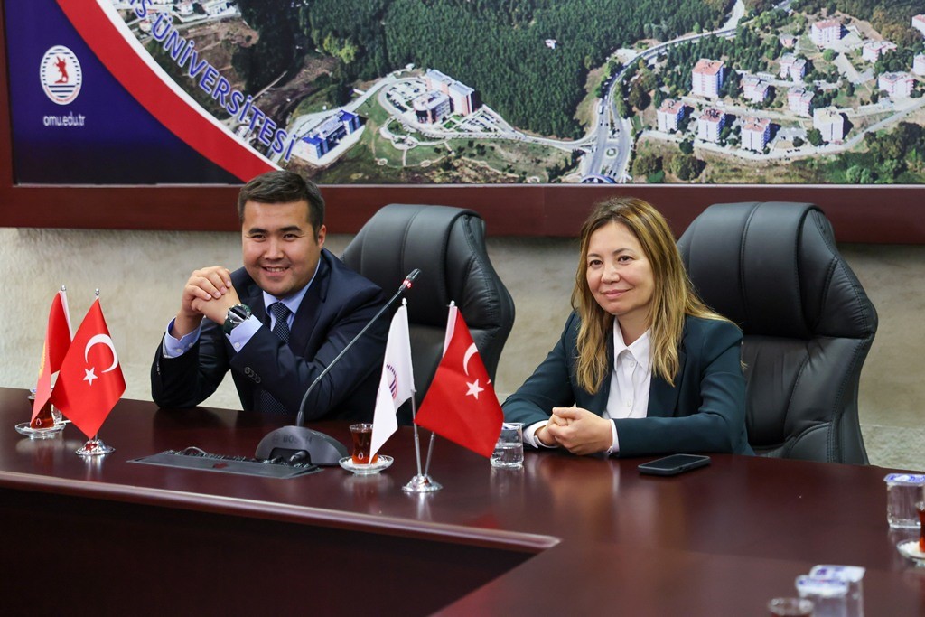 OMÜ'de Kırgız öğrencilerle başkonsolos buluşması