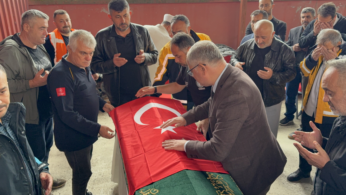 Organ nakli yolunda hayatını kaybeden hemşire gözyaşlarıyla uğurlandı