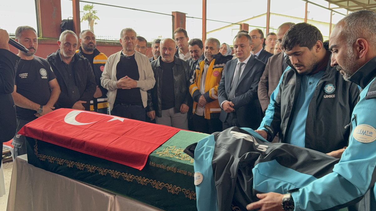 Organ nakli yolunda hayatını kaybeden hemşire gözyaşlarıyla uğurlandı