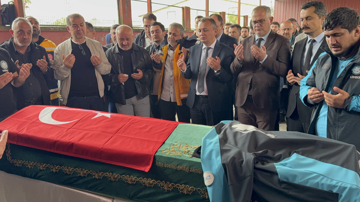 Organ nakli yolunda hayatını kaybeden hemşire gözyaşlarıyla uğurlandı