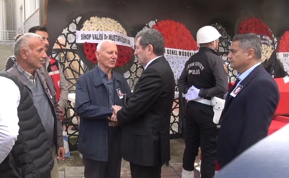 Tekne kazasında ölen polis memuru Numan Şen, son yolculuğuna uğurlandı