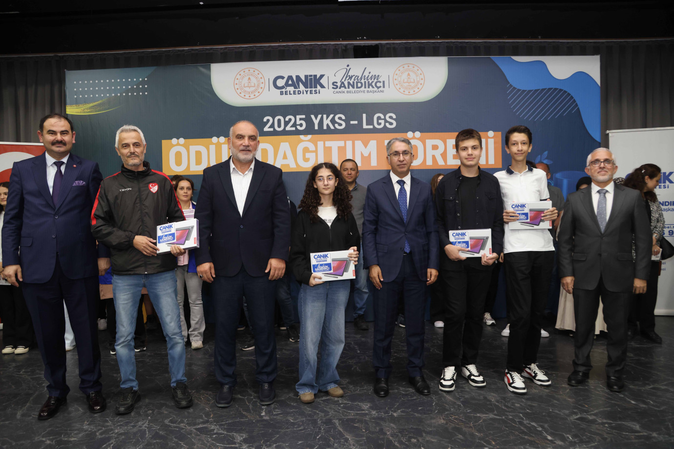 Canik Belediyesi'nden YKS ve LGS Şampiyonlarına Ödül