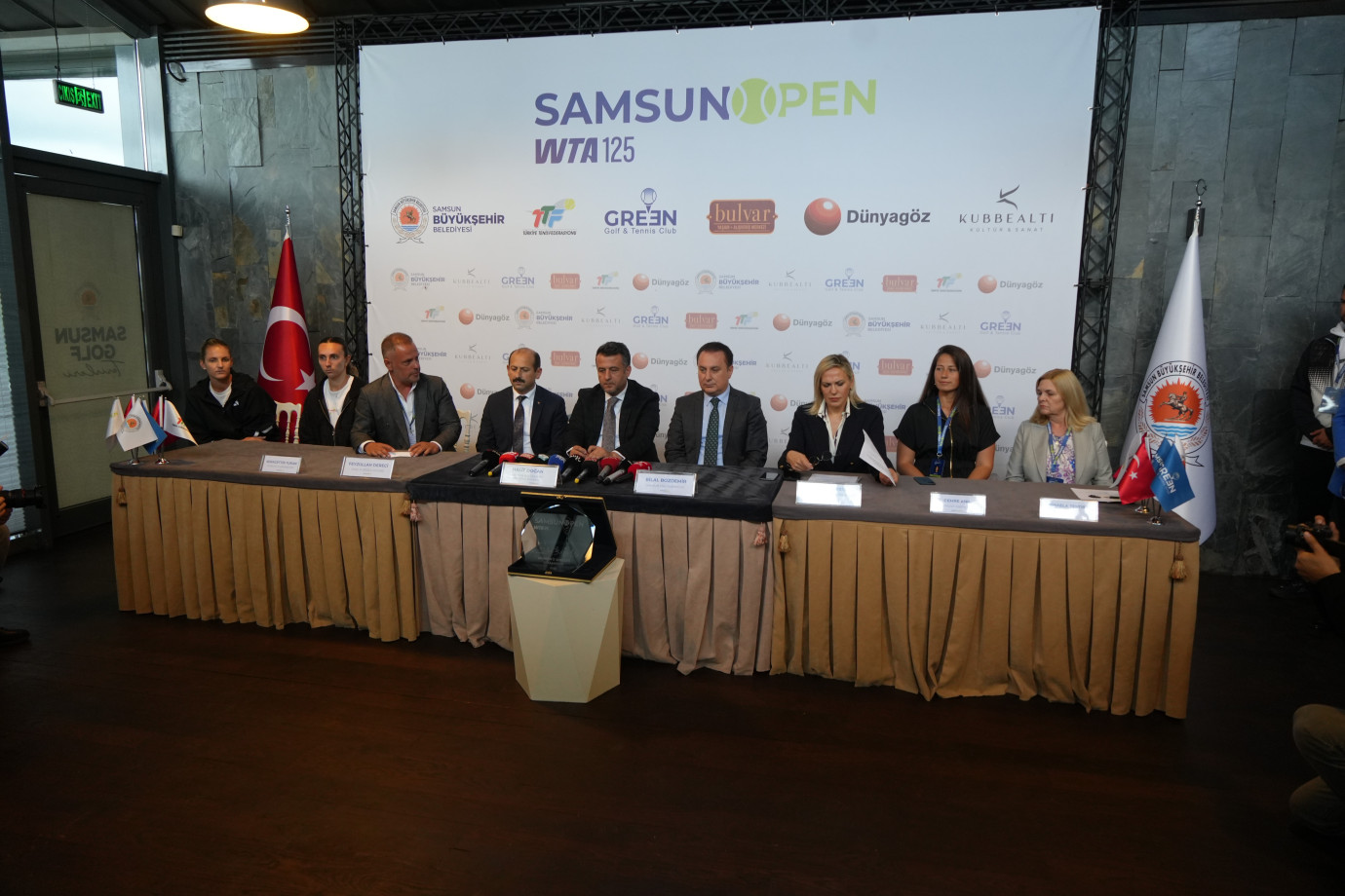 Samsun'da uluslarası tenis heyecanı: 26 ülkeden 55 kadın sporcu korta çıkıyor