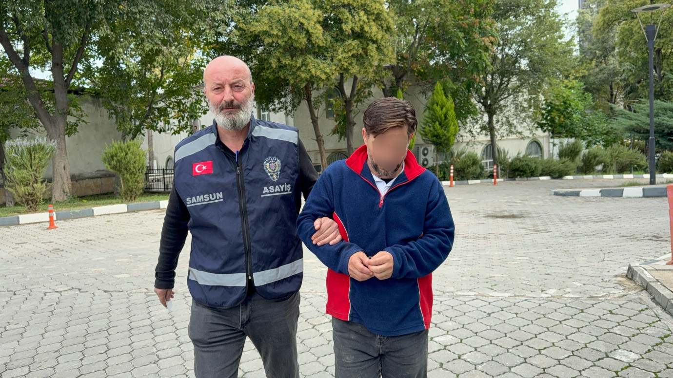 Seri hırsız keşif yaparken ve eve tırmanırken kameraya yakalandı: 70 bin liralık eşya ele geçirildi