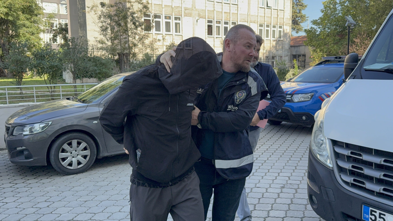  Evinde uyuşturucu ele geçirilen şahıs adliyeye sevk edildi