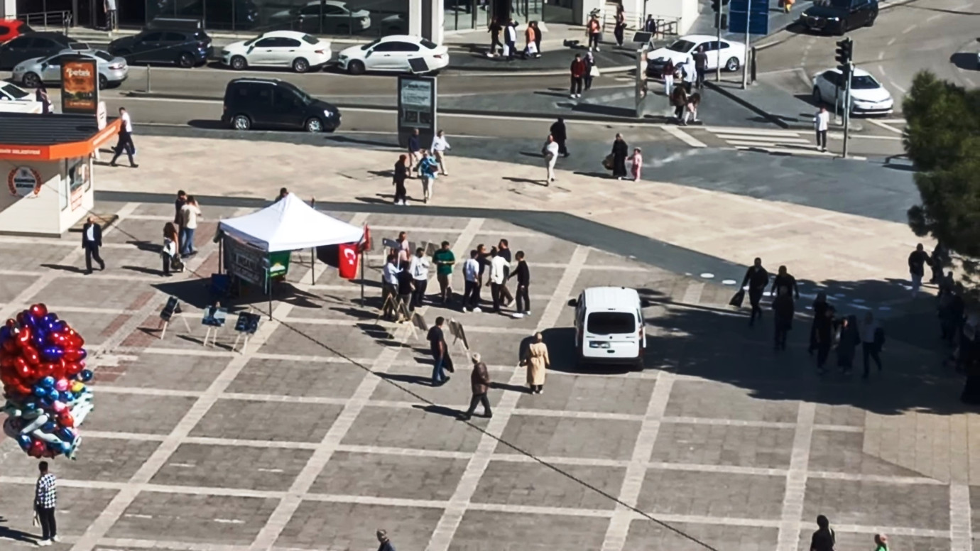HÜDAPAR'ın Gazze standında gerginlik: Polis kavgayı önledi
