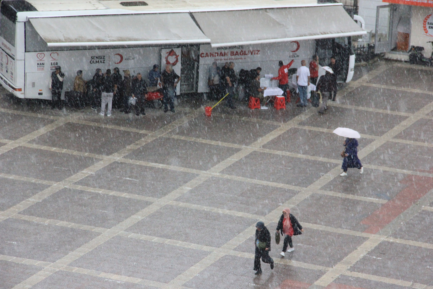 Samsun'da ani sağanak vatandaşlara zor anlar yaşattı