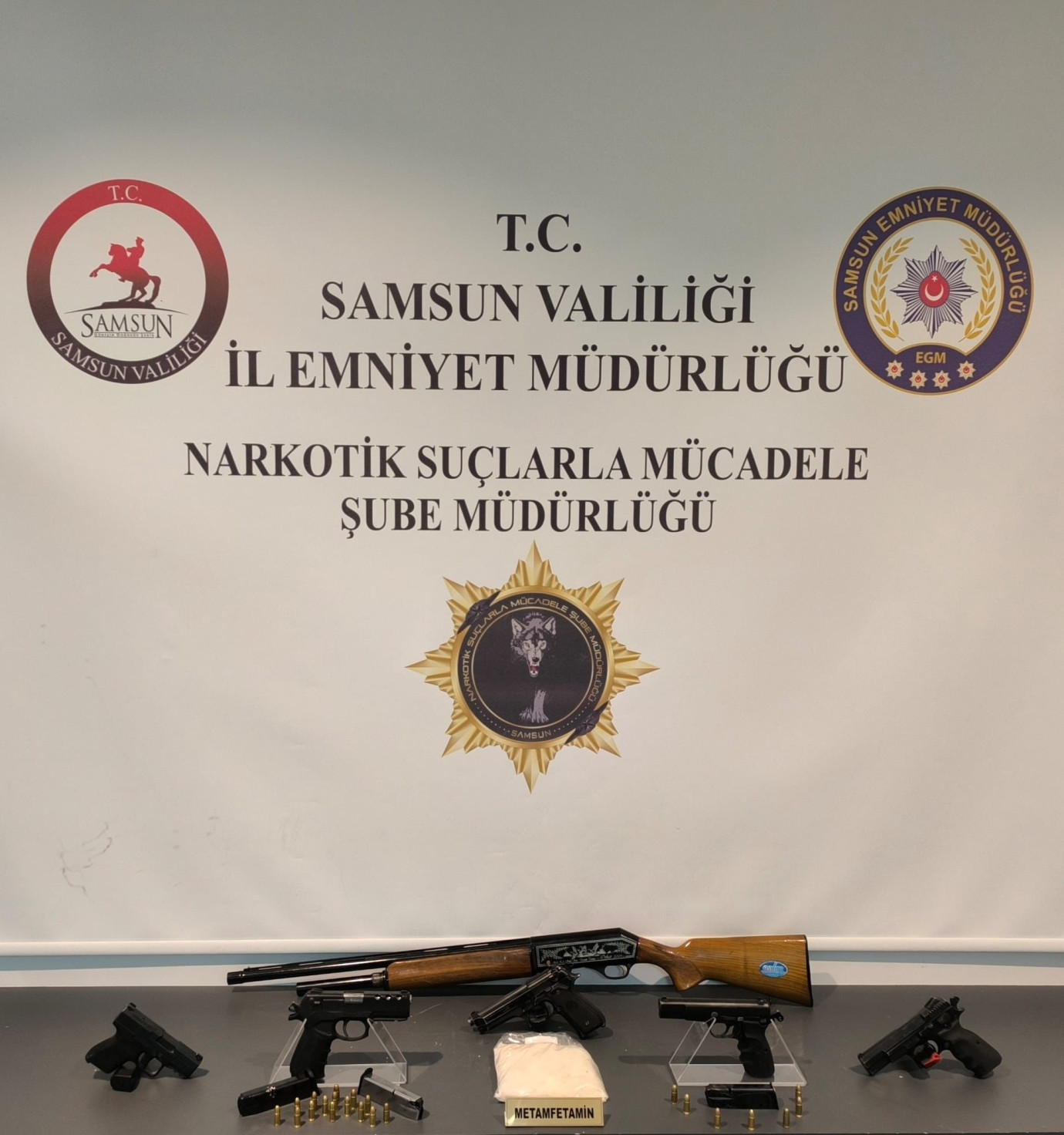 Samsun'da narkotik operasyonu: Silah ve uyuşturucu ele geçirildi