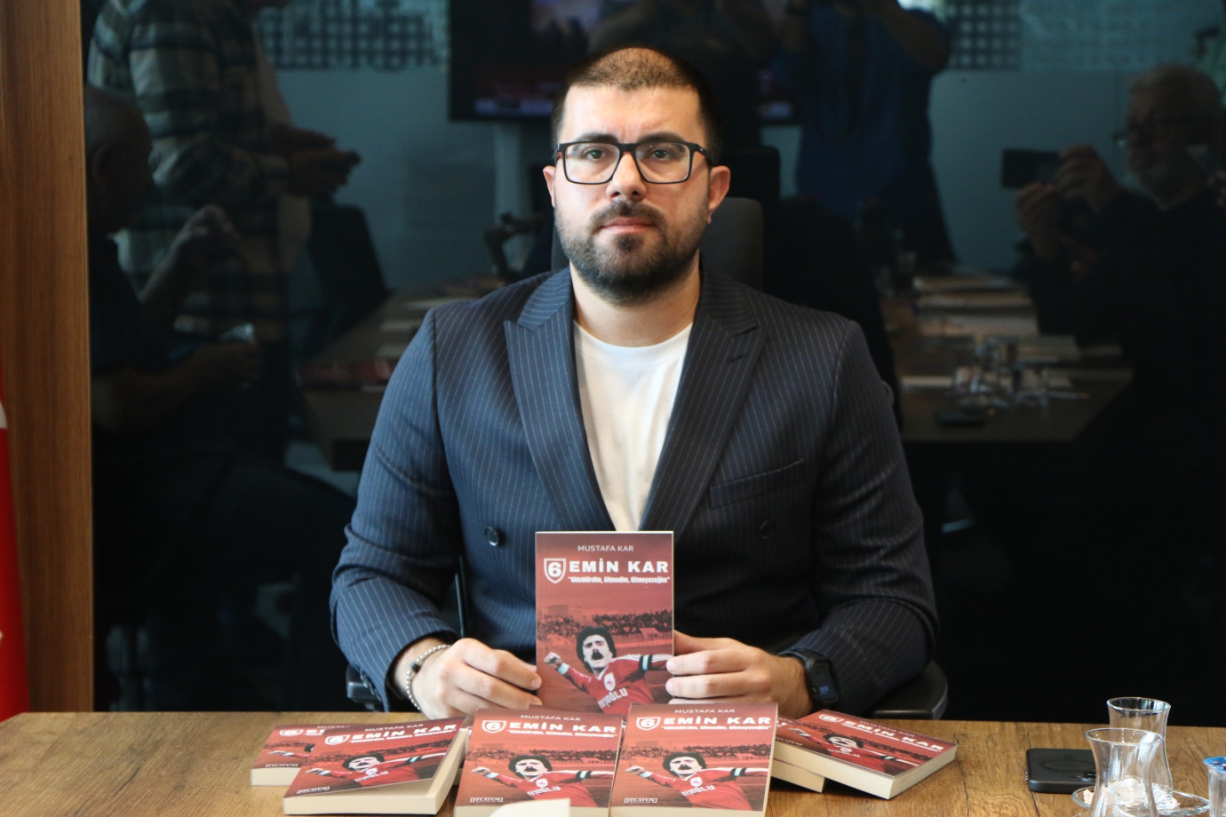 Samsunspor efsanesi Emin Kar'ın hayatı kitap oldu