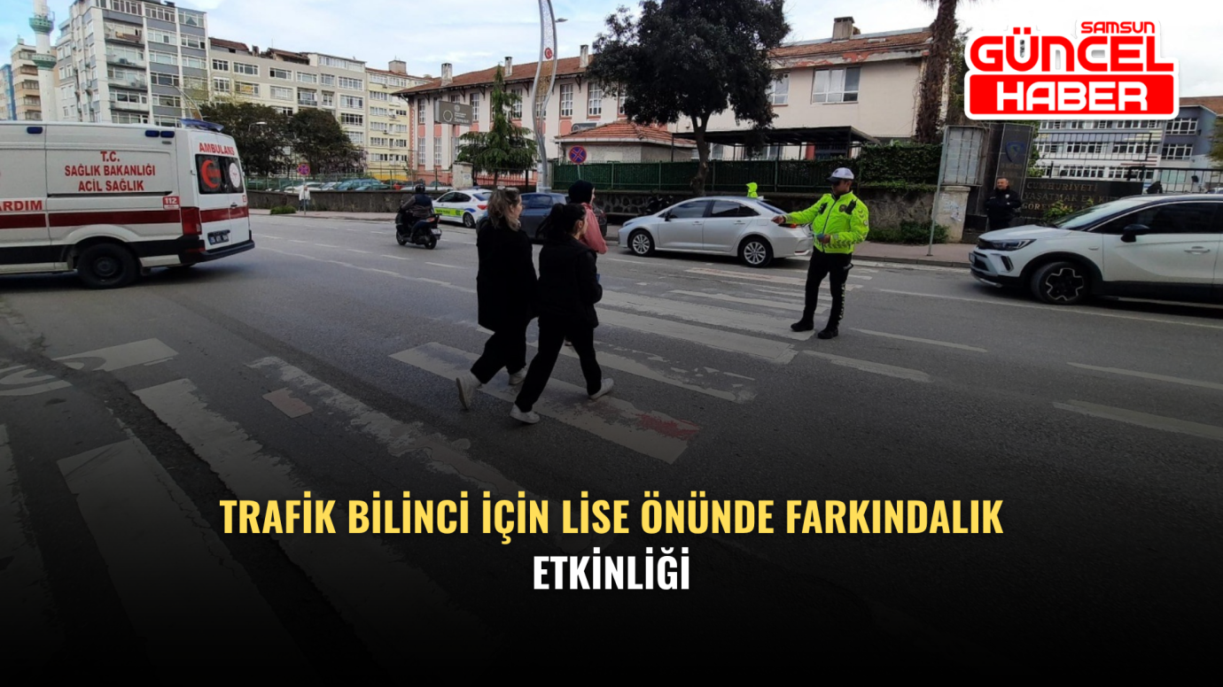 Trafik bilinci için lise önünde farkındalık etkinliği