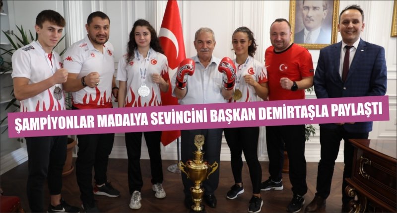 ŞAMPİYONLAR MADALYA SEVİNCİNİ BAŞKAN DEMİRTAŞLA PAYLAŞTI