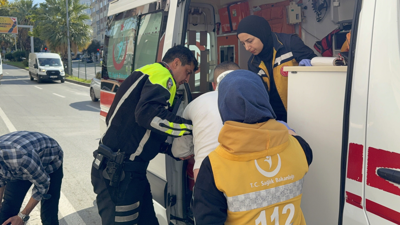  Samsun'da motosiklet devrildi: 2 yaralı