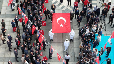 Samsun’da bayrak gençliğe emanet edildi